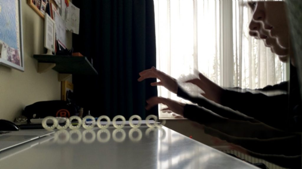 Een leerlingfoto met een rollend stuk plakband. Helaas zonder schaal